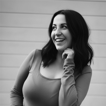 loren smiling and leaning sideways with a clever look on her face